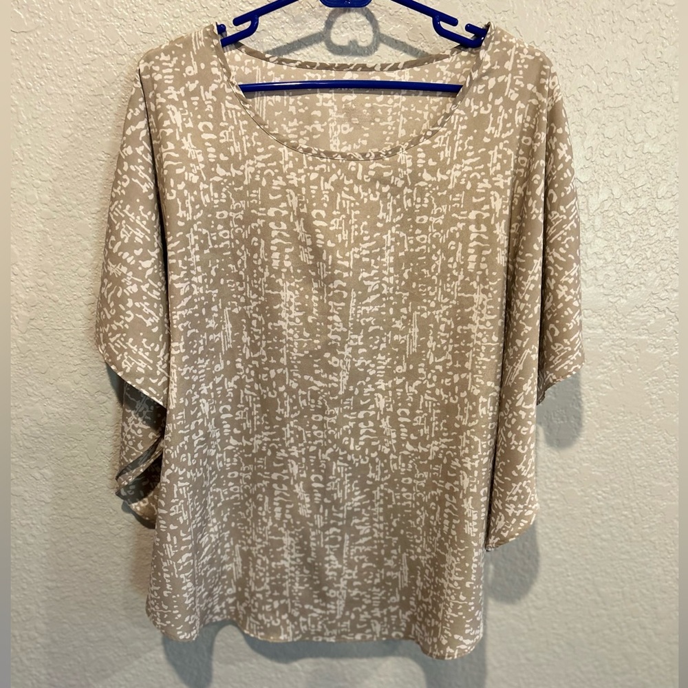 XS Liz Lange Short Sleeve Maternity Top